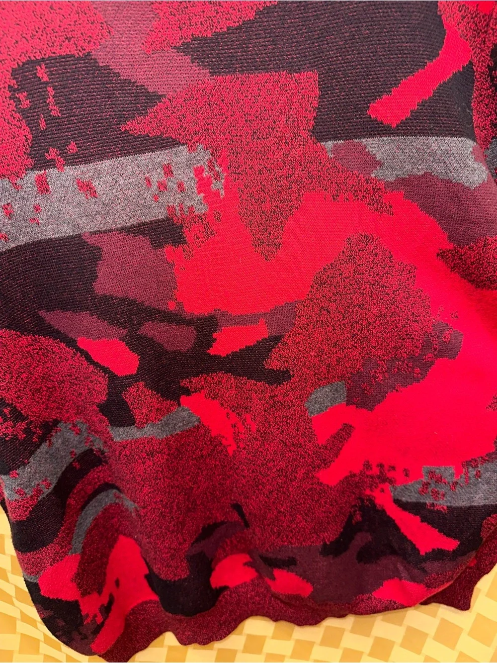 Alfani Men's Red and Black Camouflage Crewneck Sweater